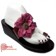 Pretty Toe Strap Leather Ethnic Sandals & Decorative Flower 