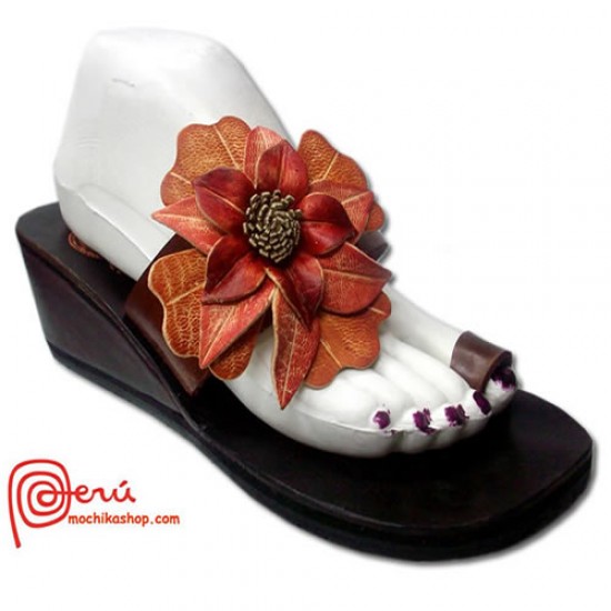 Beautiful Toe Strap Leather Ethnic Sandals & Decorative Flower