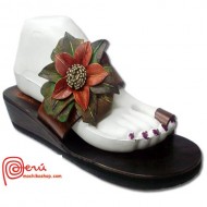 Nice Toe Strap Leather Ethnic Sandals with Decorative Flower
